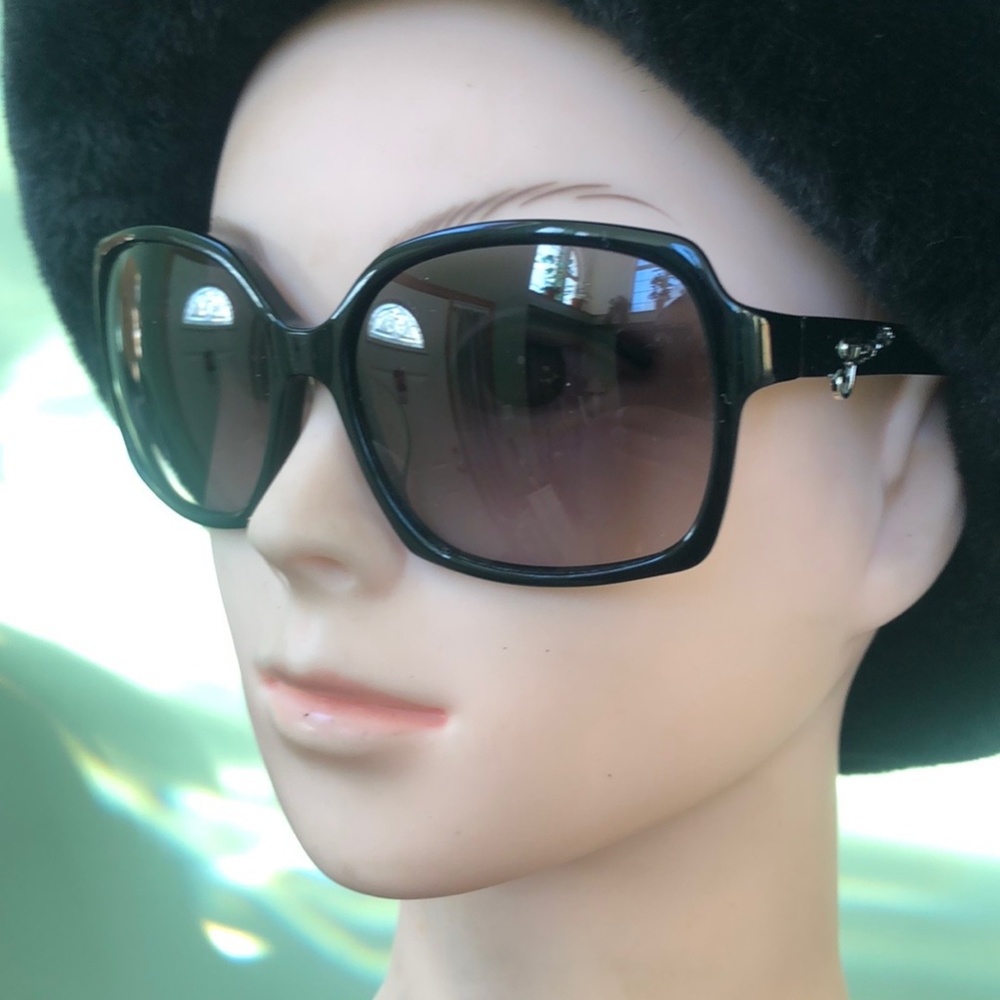 Fendi FS5204 001 Women's Black Oversized Gradient Gray Non-Polarized Sunglasses - Picture 4 of 8